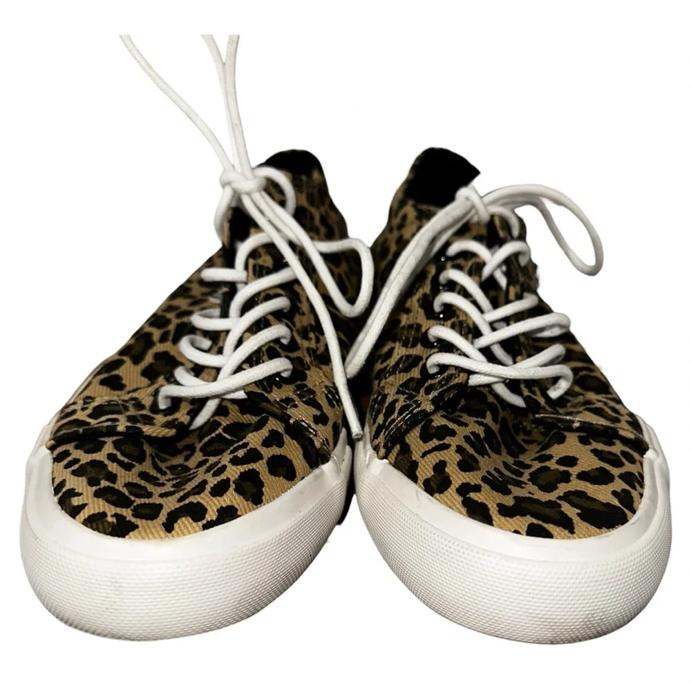 LAMO Leopard Print Women’s‎ 8 Leopard Print Canvas Lace-Up Shoes